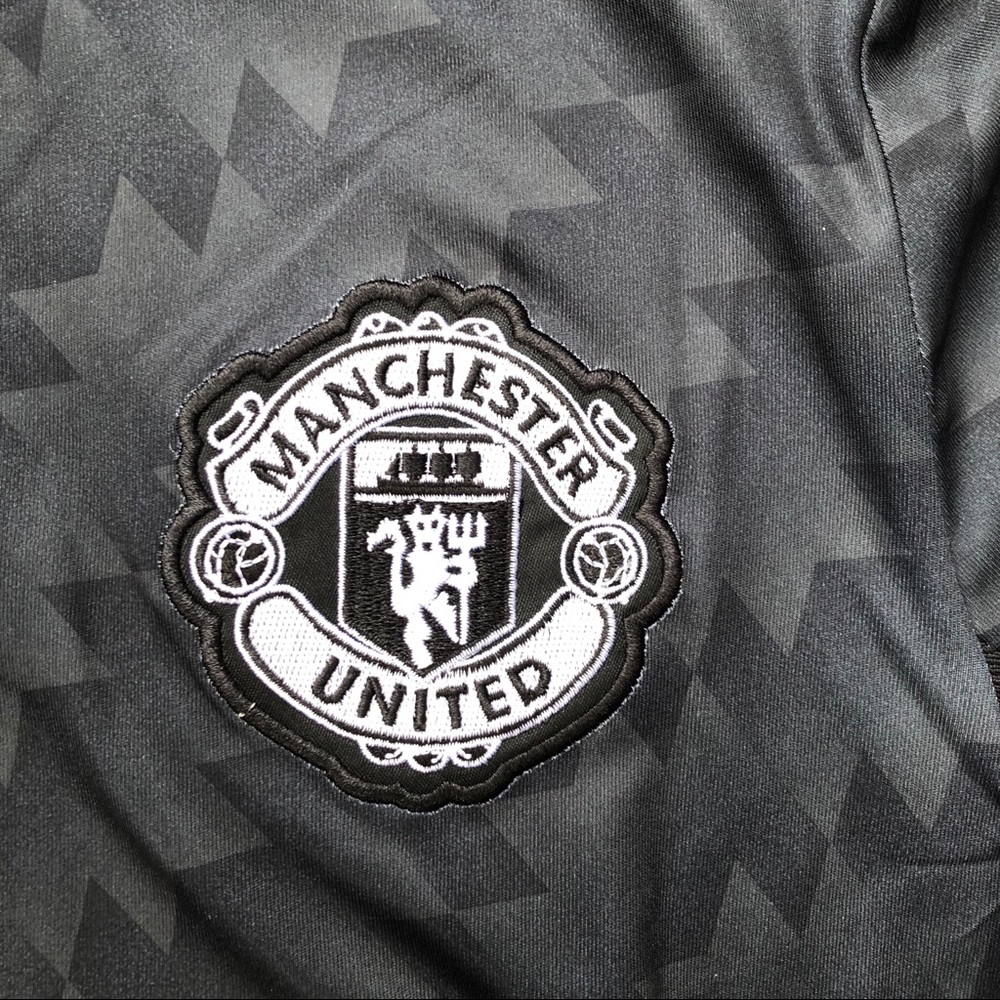 Manchester United Soccer Jersey # 211-4 - Picture 4 of 6